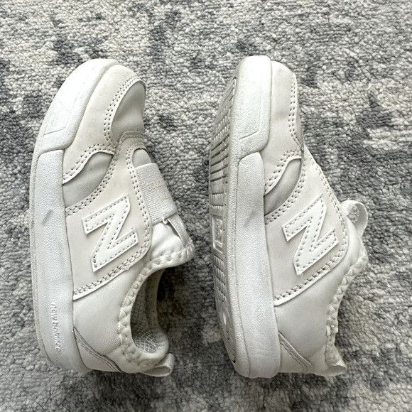 New balance toddler size 8 - Picture 2 of 5